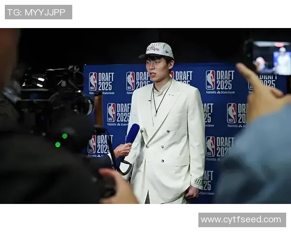 媒体人:杨瀚森在同届新秀中不算好也非最差 目前潮流不待见中锋 媒体人:杨瀚森在同届新秀中不算好也非最差 目前潮流不待见中锋